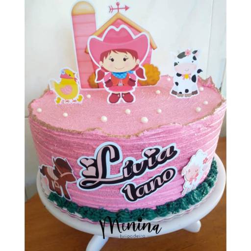 Bolo de aniversário temático por Menina Brigadeiro