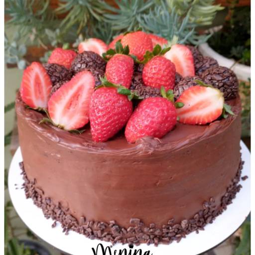 Bolo de aniversário  por Menina Brigadeiro