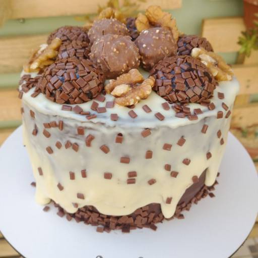 Bolo de aniversário  por Menina Brigadeiro