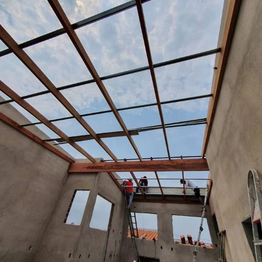 Comprar a oferta de Construção e manutenção em telhados em Construção pela empresa GHS - Reforma e Manutenção em São Carlos, SP por Solutudo