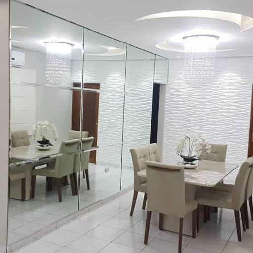 Comprar o produto de Espelho decorativo para sala de jantar em Vidraçarias pela empresa Jgvidros e Esquadria em Salvador, BA por Solutudo