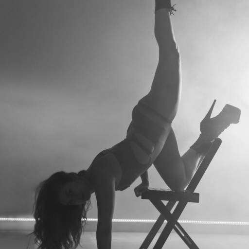 Curso de danças sensuais por Studio Kelli Muller Pole Dance