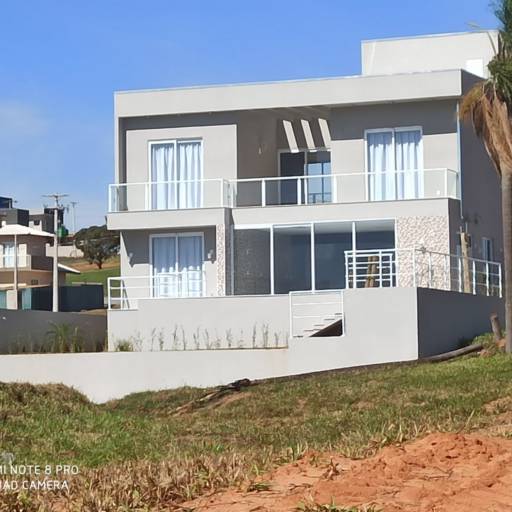 Obras em Andamento  em Ninho Verde I Eco Residence por Nova Steel Construções em Geral