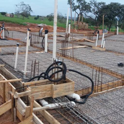 Obras em Andamento  em Ninho Verde I Eco Residence por Nova Steel Construções em Geral