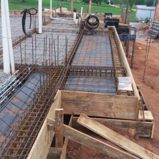 Obras em Andamento  em Ninho Verde I Eco Residence por Nova Steel Construções em Geral