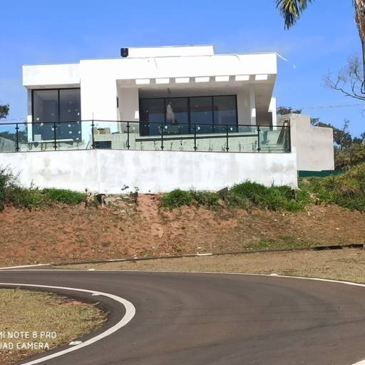 Obras em Andamento  em Ninho Verde I Eco Residence por Nova Steel Construções em Geral