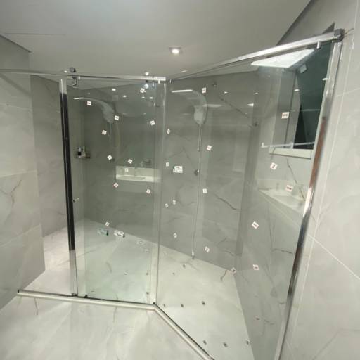 Box para banheiro por Vidraçaria e Esquadria - Itaqui Vidros