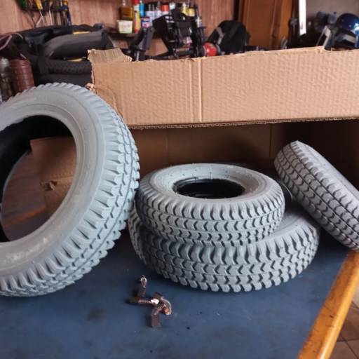 Pneu de cadeira de roda 