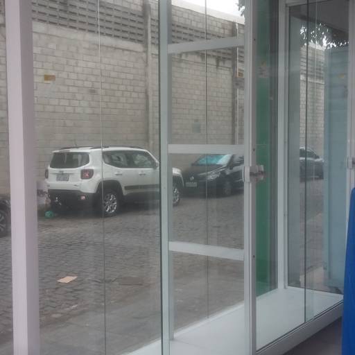 Comprar o produto de Portas e janelas em vidro em Vidraçarias pela empresa VITEMP VIDROS em Recife, PE por Solutudo