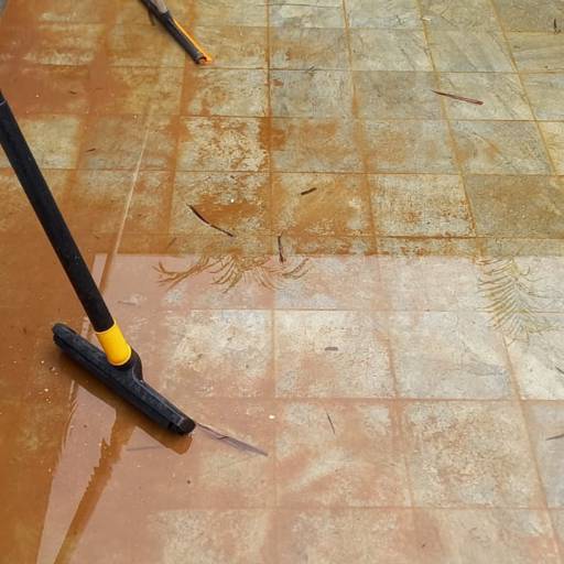 Limpeza e revitalização de piso de piscina  por Edna Limpeza Pós Obra e Limpeza em Geral 