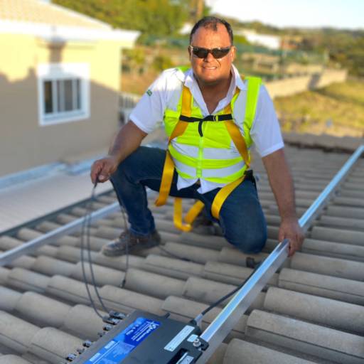 Sistema de Energia Solar para Área Rural por Uriel Energia Solar