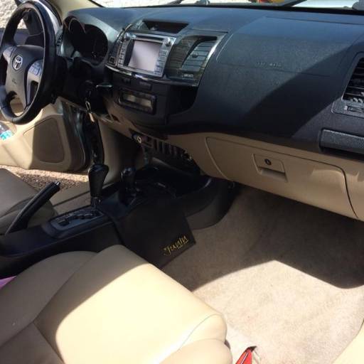 Hidratação dos bancos e plásticos do veículo por Pires Estetica Automotiva