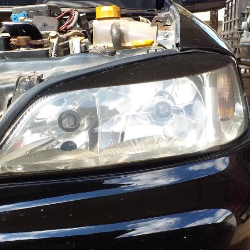 Revitalização de faróis por Pires Estetica Automotiva
