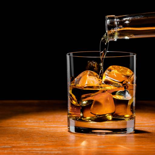 Comprar o produto de Whisky em Depósitos de Bebidas pela empresa Comercial Inove em Santa Rita do Passa Quatro, SP por Solutudo