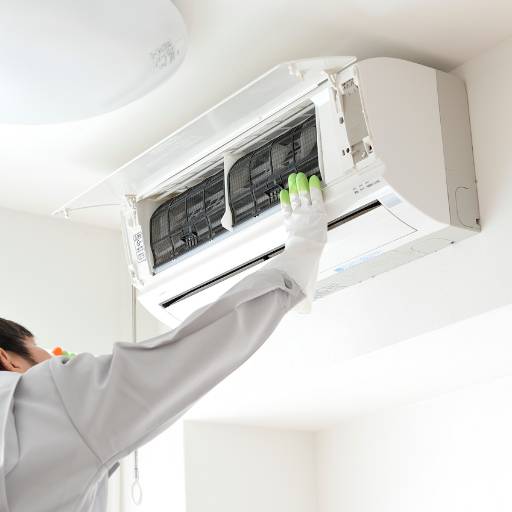 Manutenção de ar condicionado  por Climatizar - Ar Condicionado e Energia Solar Fotovoltaica