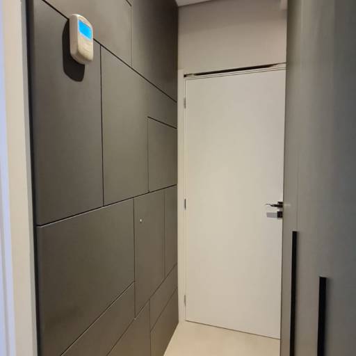 Móveis sob medida  por Ornato Marcenaria