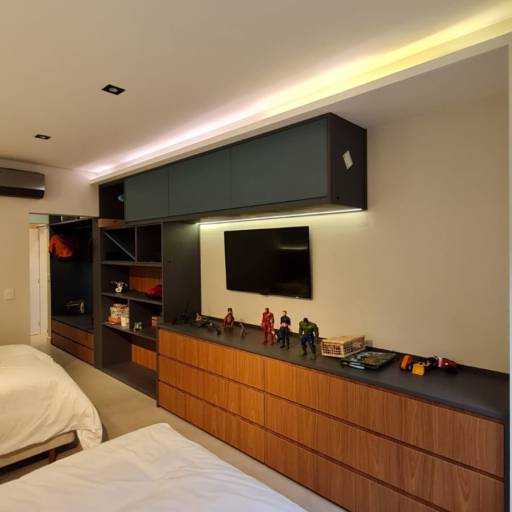 Escrivaninha de madeira por Ornato Marcenaria