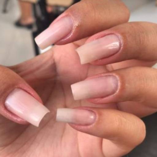 Alongamento de unha  por Eduarda Oliveira Studio de Beleza