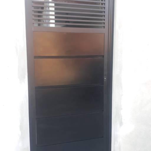 Portas em alumínio por Lk Vidraçaria e Esquadria Leko