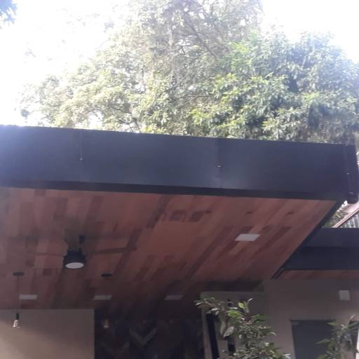 Estrutura em alumínio por Lk Vidraçaria e Esquadria Leko