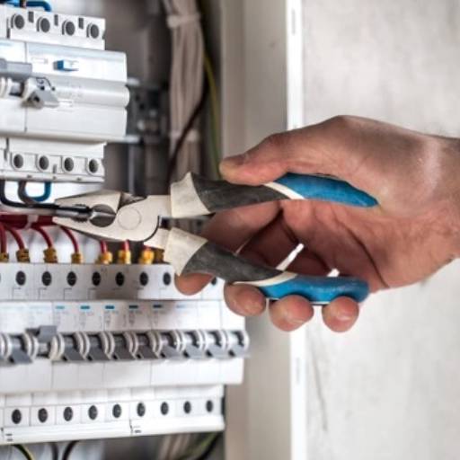 Comprar o produto de Serviços Elétricos em Eletricistas pela empresa Colombo engenharia  em Fortaleza, CE por Solutudo