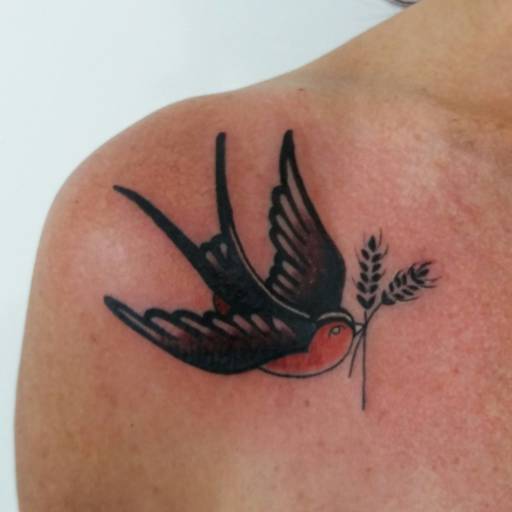 Tatuagem no ombro em Bauru por Binho Journey Tattoo