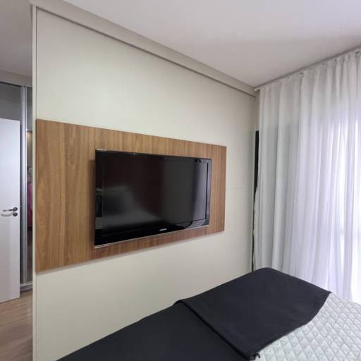 Painel de tv e Racks planejados em Botucatu, SP por Forseti - Móveis Planejados