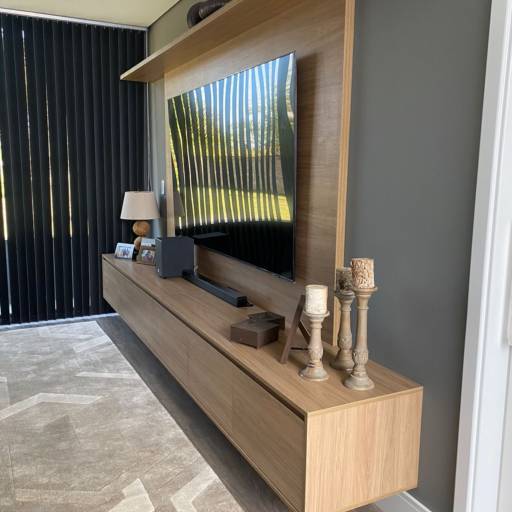 Painel de tv e Racks planejados em Botucatu, SP por Forseti - Móveis Planejados