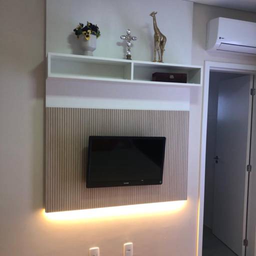 Painel de tv e Racks planejados em Botucatu, SP por Forseti - Móveis Planejados