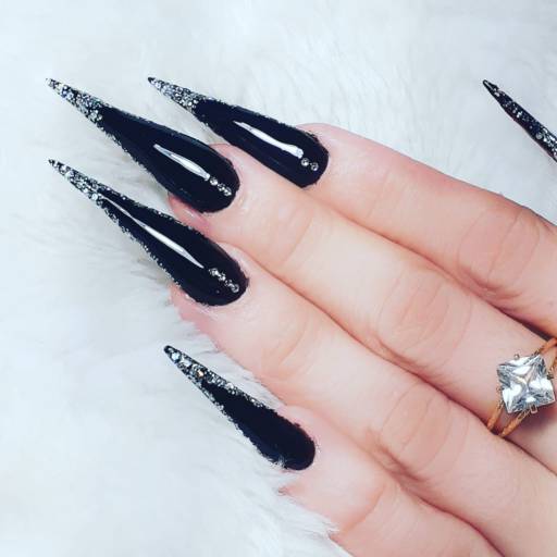 Unha stiletto por Bronze Jacinta