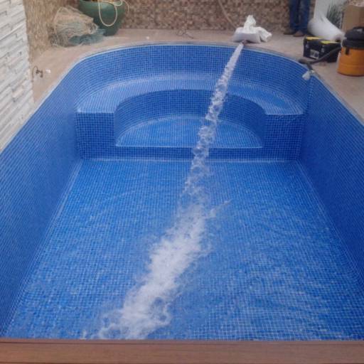 Água para Piscina: Qualidade e Clareza para Seu Lazer em Goiânia/GO por Grupo Guerreiro Transporte de Água