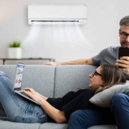 Comprar o produto de Ar condicionado residencial em Ar Condicionado pela empresa Fika Frio Ar Condicionado em Ourinhos, SP por Solutudo