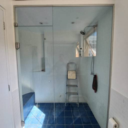 Comprar a oferta de Box para banheiro em Vidraçarias pela empresa Mágico dos Vidros em Rio de Janeiro, RJ por Solutudo