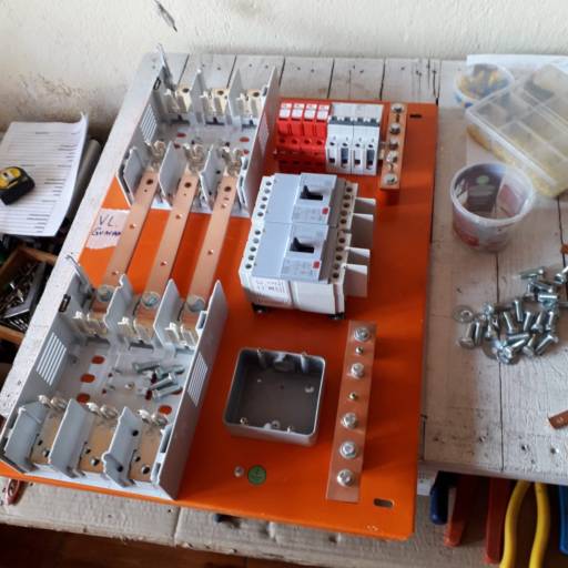 Projeto, montagens, identificação e laudo de quadros elétricos por FDMF