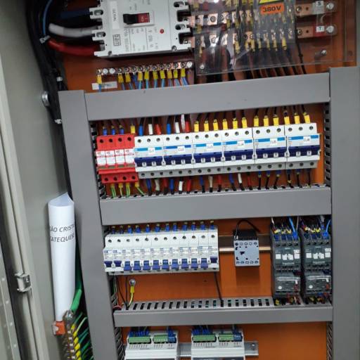 Projeto, montagens, identificação e laudo de quadros elétricos por FDMF