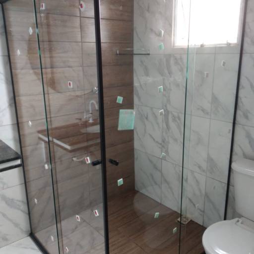 Comprar a oferta de Box de banheiro em Vidraçarias pela empresa Getsemani Vidraçaria em São Paulo, SP por Solutudo