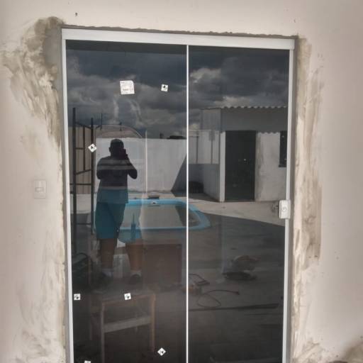 Comprar o produto de Portas em vidro em Vidraçarias pela empresa Getsemani Vidraçaria em São Paulo, SP por Solutudo