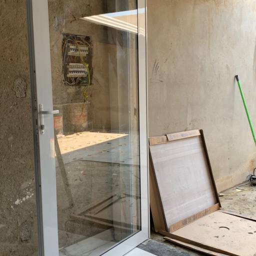 Comprar o produto de Vidraceiro em Belo Horizonte em Vidraçarias pela empresa Vidraçaria central em Belo Horizonte, MG por Solutudo