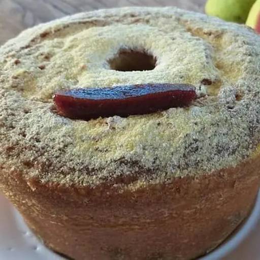 Bolo de Fubá com Goiaba