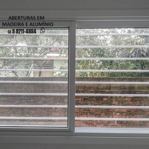 Vidraça com grade por Esquadrias Seibel Vidraça com grade por Esquadrias Seibel