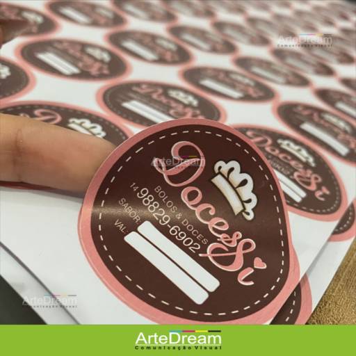 Etiqueta adesiva em Bauru por ArteDream Comunicação Visual