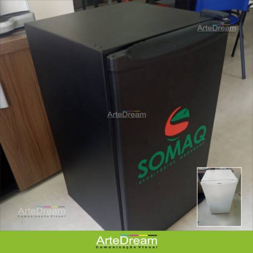 Envelopamento de frigobar em Bauru por ArteDream Comunicação Visual