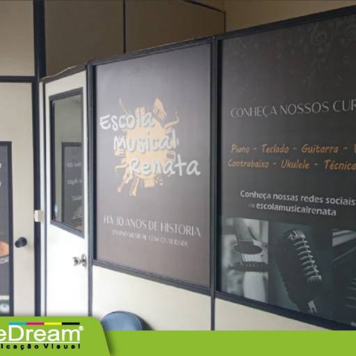 Adesivo em portas e blindex:  jateado, chapado, perfurado e cores em Bauru por ArteDream Comunicação Visual