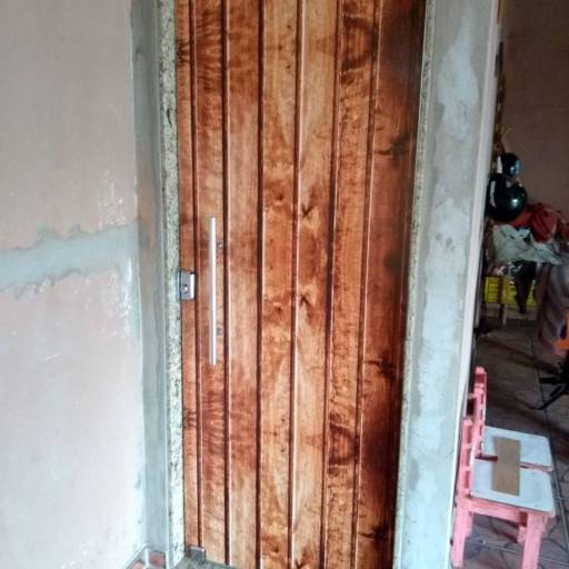 Adesivo em portas e blindex:  jateado, chapado, perfurado e cores em Bauru por ArteDream Comunicação Visual