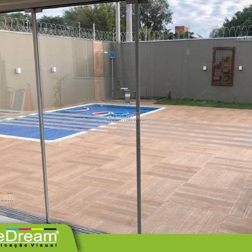 Adesivo em portas e blindex:  jateado, chapado, perfurado e cores em Bauru por ArteDream Comunicação Visual