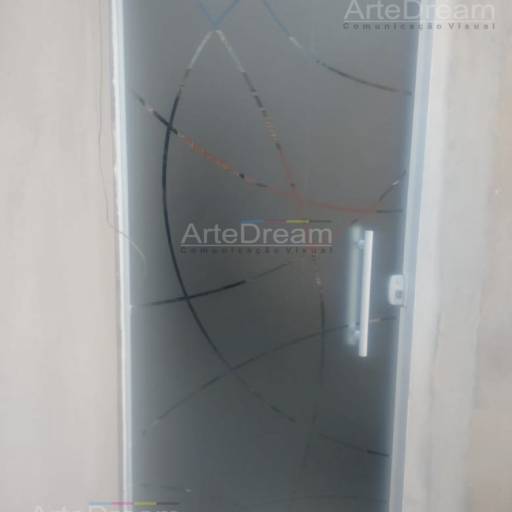 Adesivo em portas e blindex:  jateado, chapado, perfurado e cores em Bauru por ArteDream Comunicação Visual