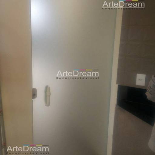 Adesivo em portas e blindex:  jateado, chapado, perfurado e cores em Bauru por ArteDream Comunicação Visual