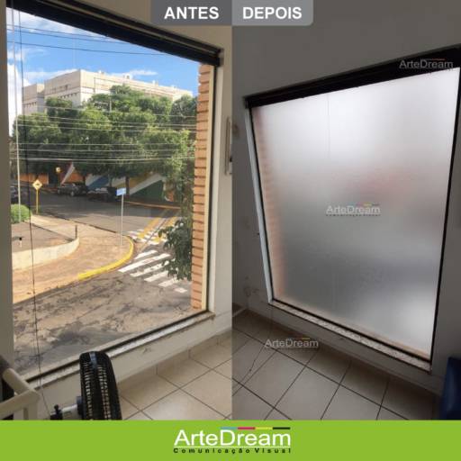 Adesivo em portas e blindex:  jateado, chapado, perfurado e cores em Bauru por ArteDream Comunicação Visual