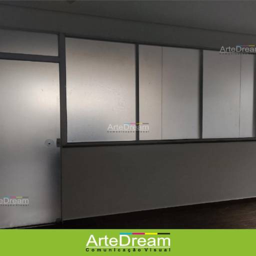 Adesivo em portas e blindex:  jateado, chapado, perfurado e cores em Bauru por ArteDream Comunicação Visual