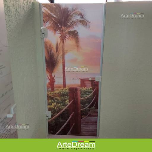 Adesivo em portas e blindex:  jateado, chapado, perfurado e cores em Bauru por ArteDream Comunicação Visual